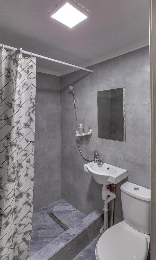 Yourhouse На Розыбакиева Утепова Недалеко От Меги Alma-Ata Exteriör bild