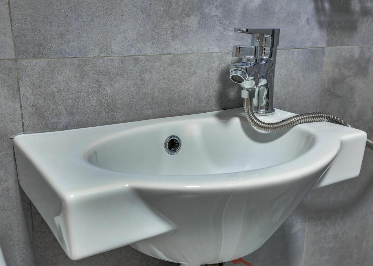 Yourhouse На Розыбакиева Утепова Недалеко От Меги Alma-Ata Exteriör bild